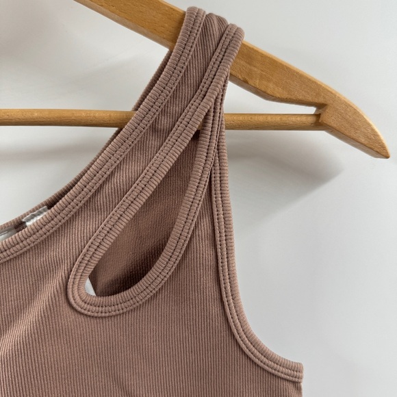 ANWND Brown Ribbed Asymmetrical Cropped Tank Top – Size Medium/Large - Picture 2 of 7